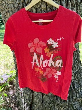 ⭐️5 Star Aloha Graphic Tee in size L